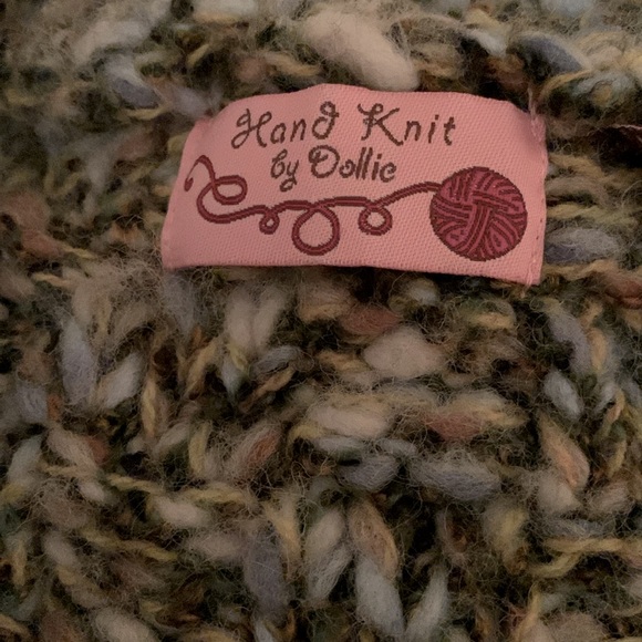 Hand Knit by Dollie Cropped Sweater Size Small - Picture 5 of 5